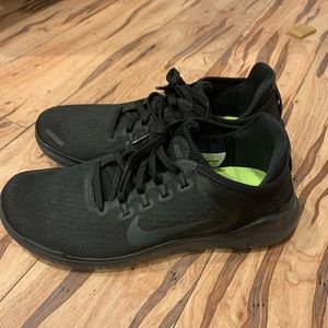 Brand New Never Worn Women’s Black Nike Sneakers